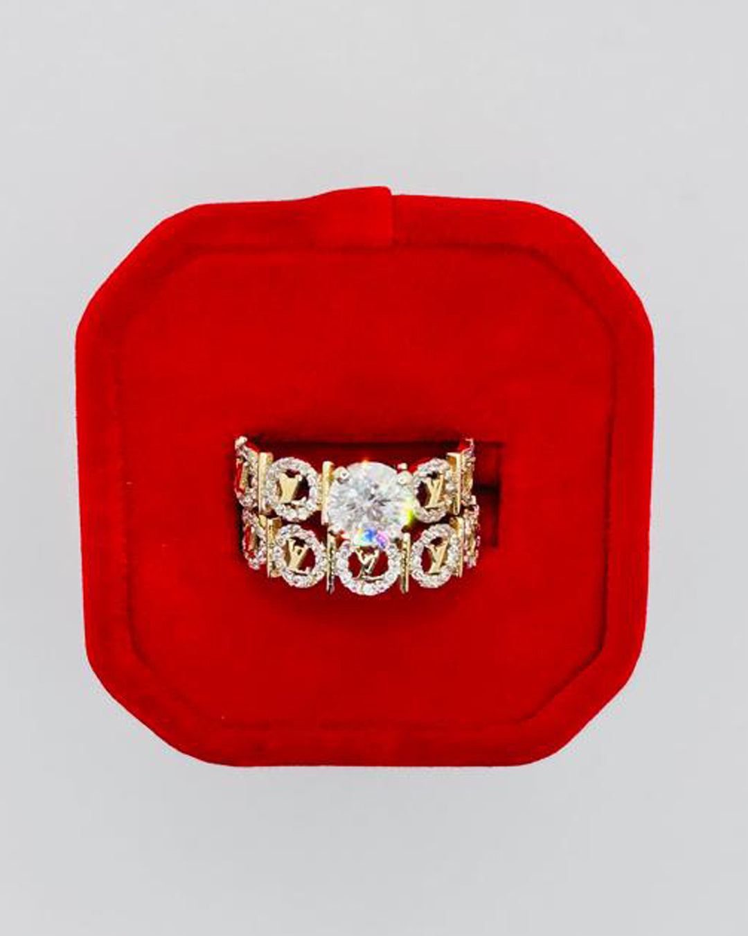 SET DE DOS ANILLOS MATRIMONIO PARA MUJER PIEDRA BLANCA ESTILO LV