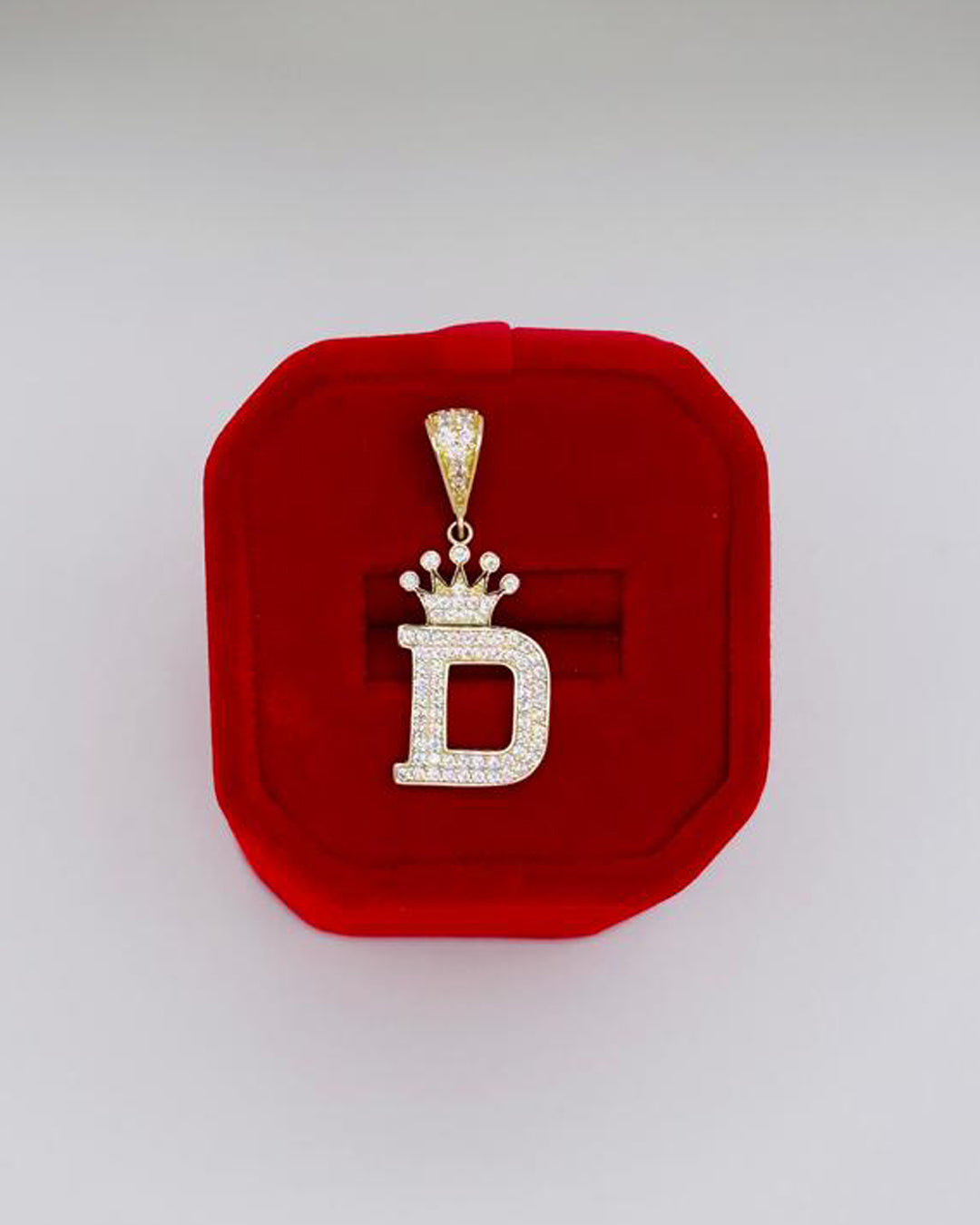 DIJE PEQUENO LETRA D CON CORONA