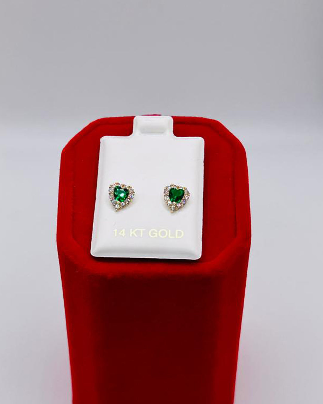 ARETES FORMA DE CORAZON VERDE CON PIEDRAS BLANCAS