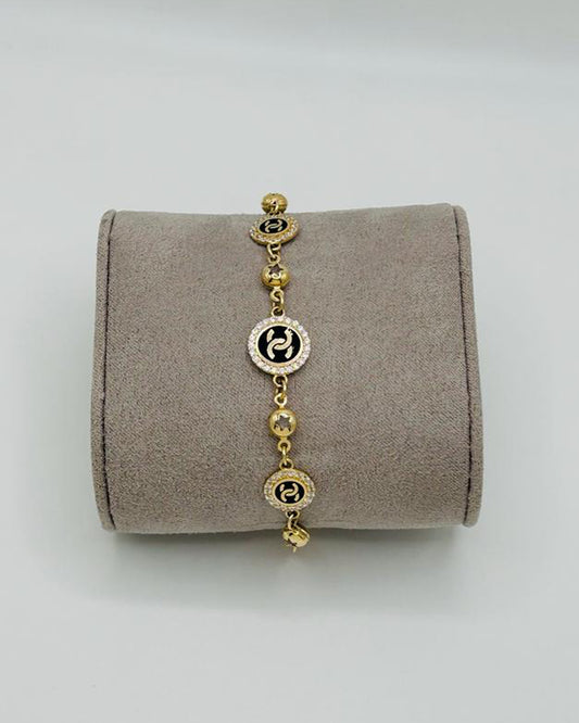PULSERA FANCY CON DETALLES ESTILO CHANEL EN NEGRO