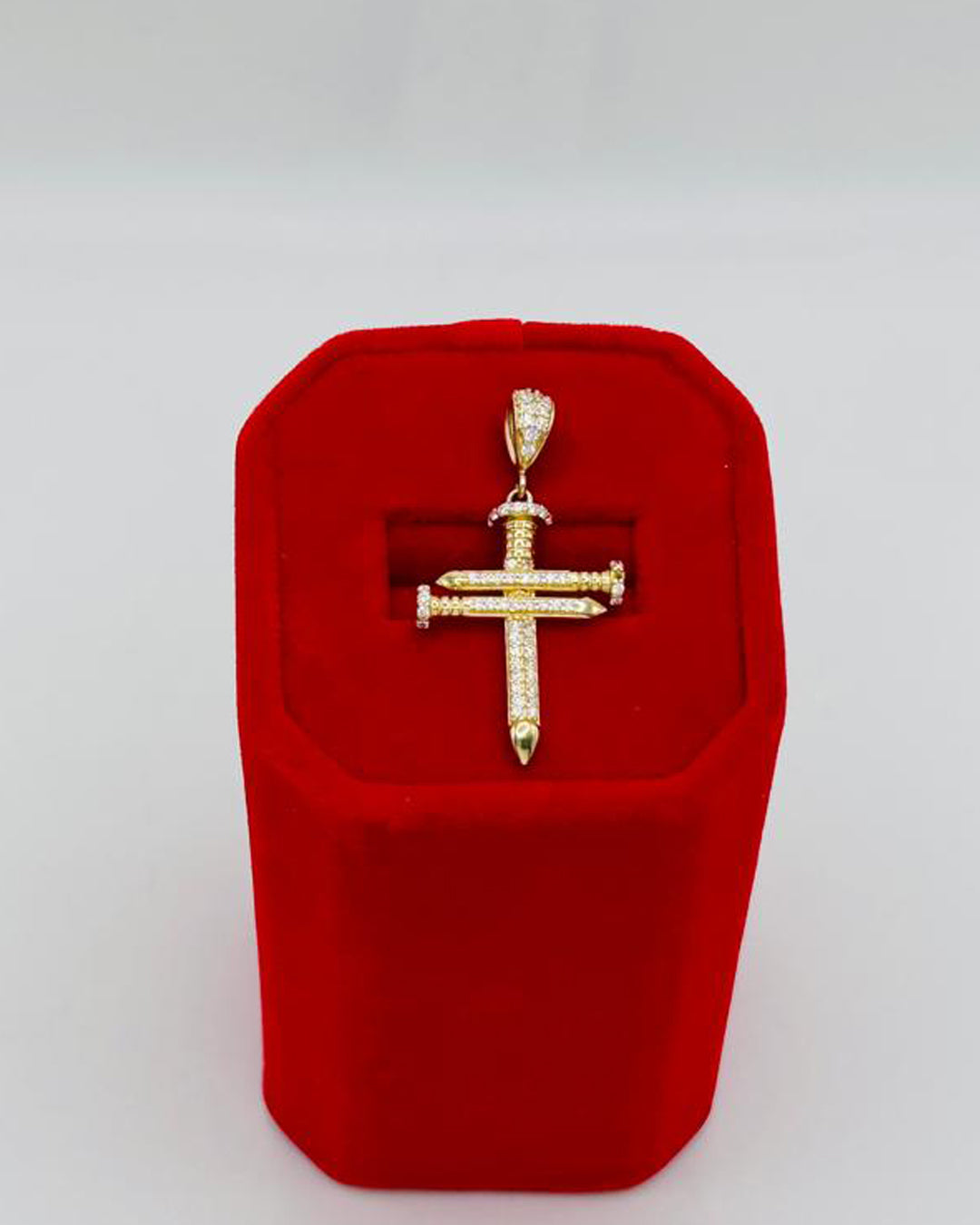 DIJE PEQUENO DE CRUZ CON CLAVOS