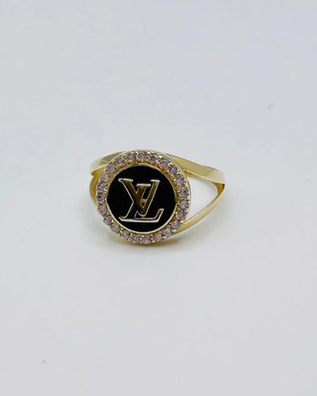 ANILLO DE MUJER CON DETALLE DE LV FONDO NEGRO