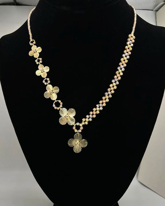 CADENA FANCY CON FLORES TRES OROS