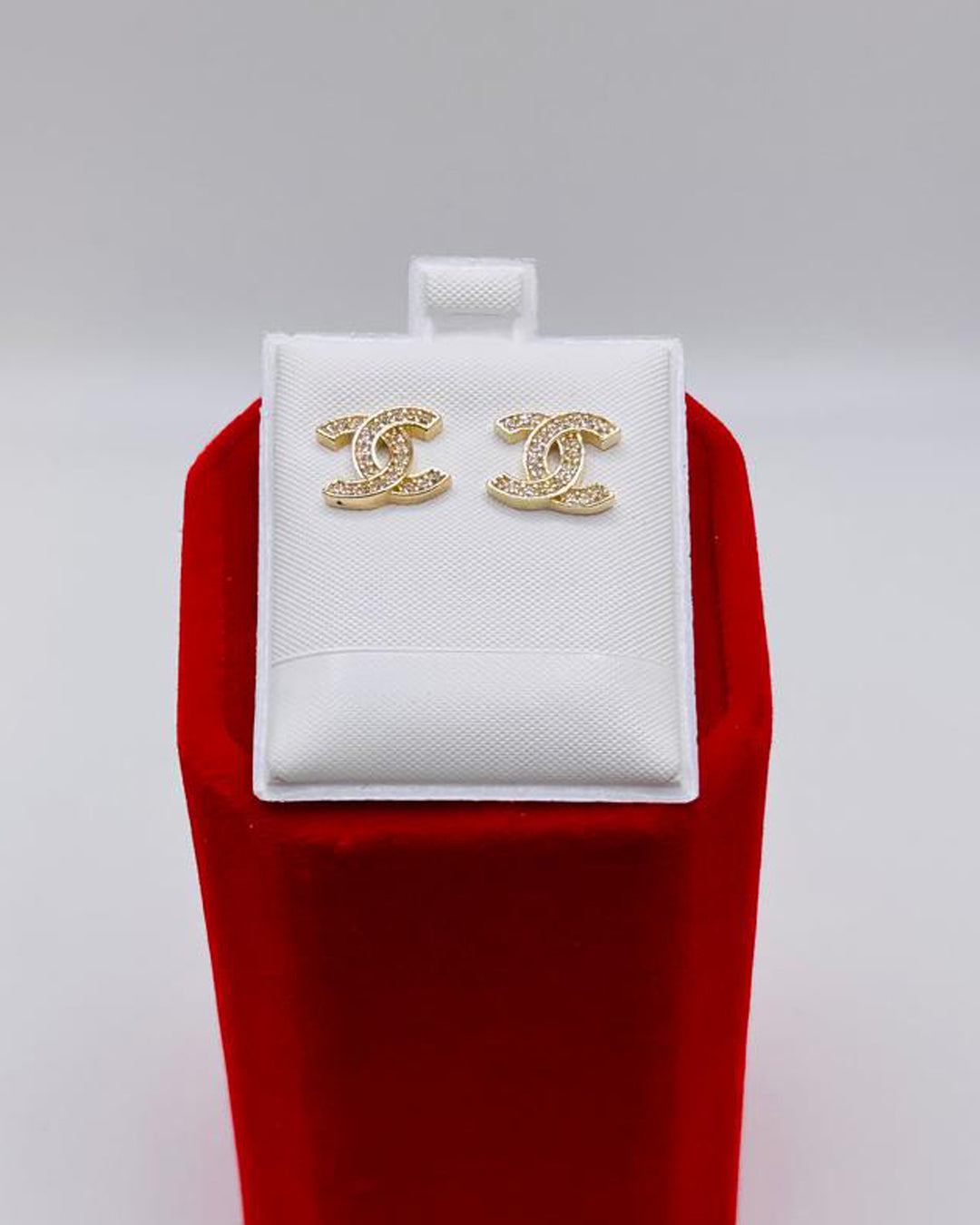 ARETES ESTILO CHANEL PIEDRAS BLANCAS