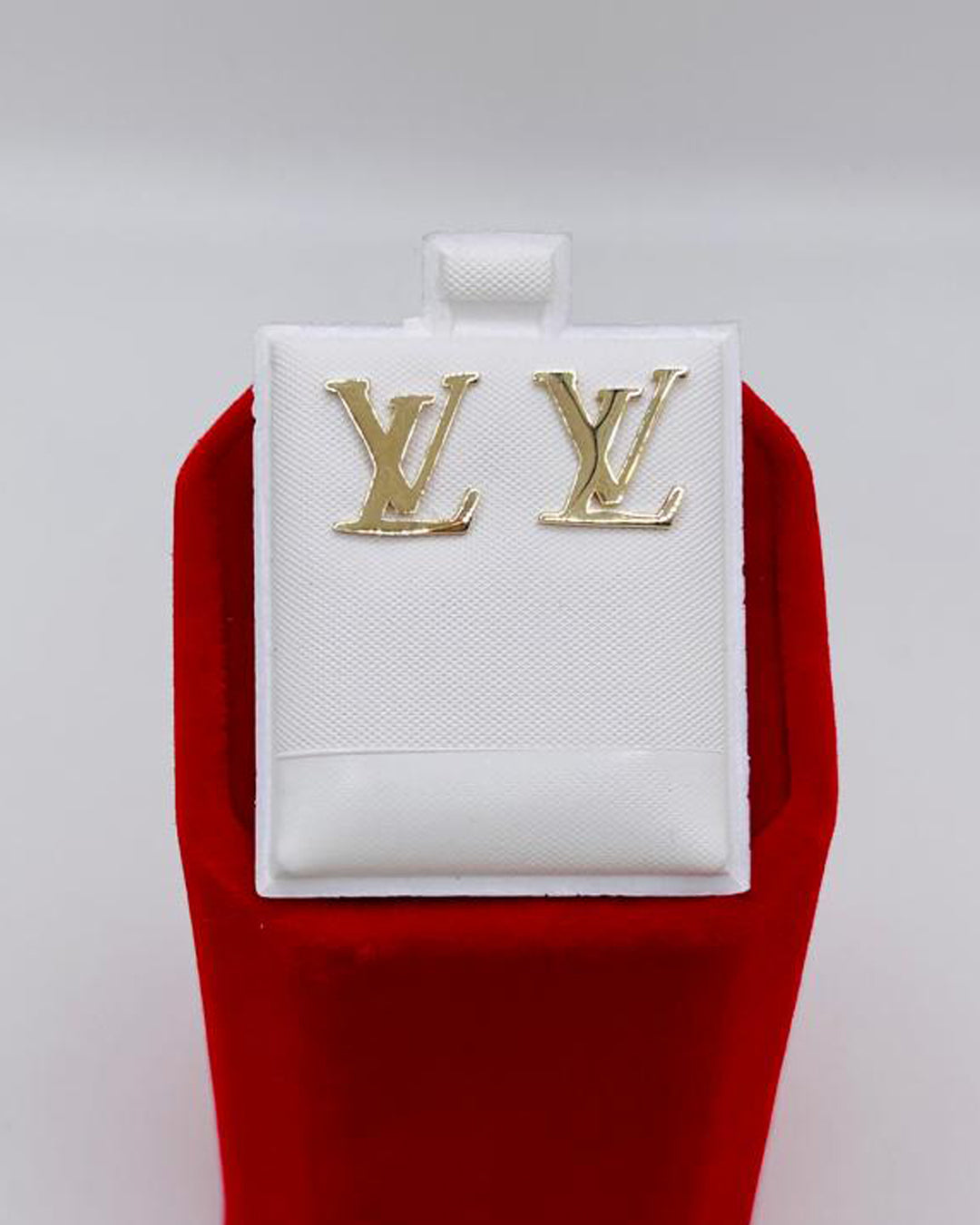 ARETES ESTILO LV