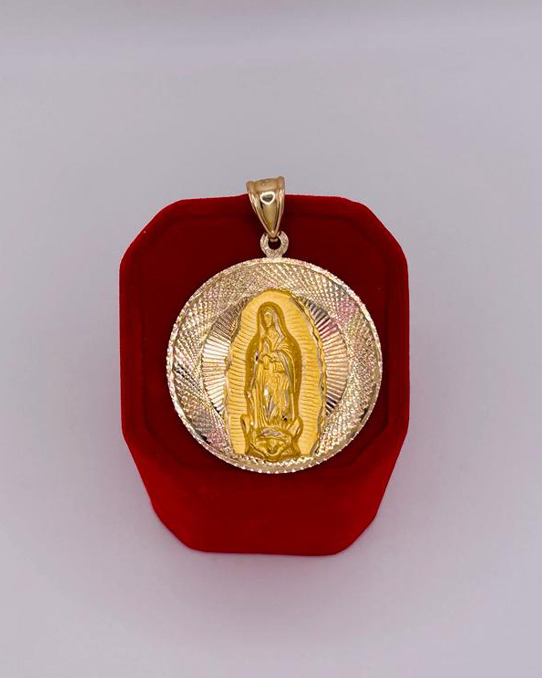 DIJE GRANDE DE VIRGEN REDONDO TRES OROS