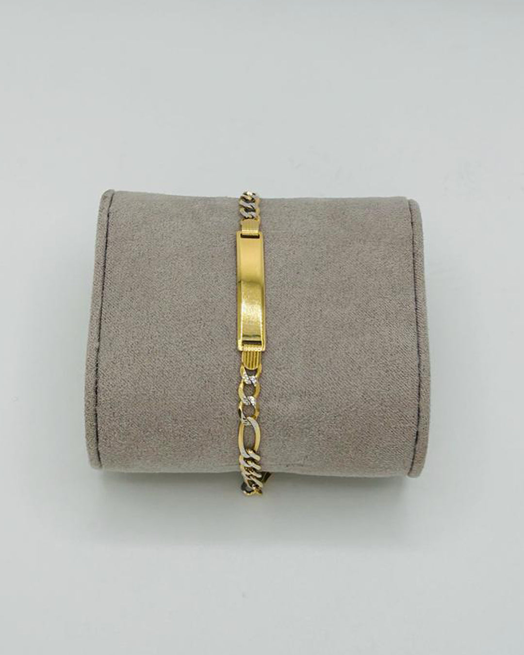 PULSERA ESTILO FIGARO CON PLACA