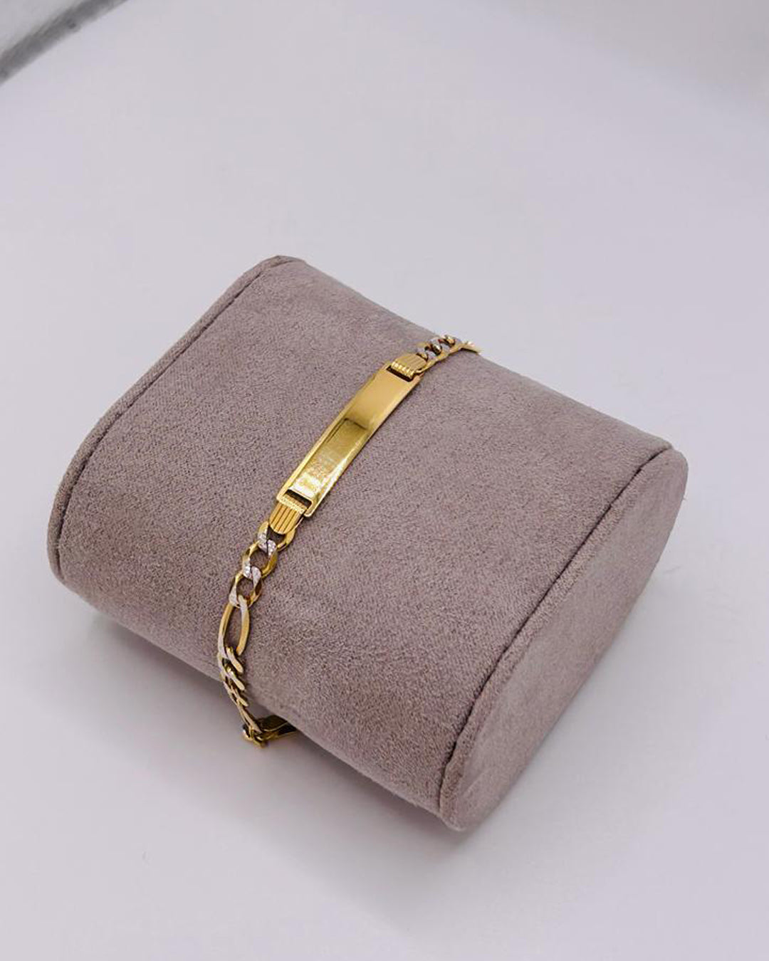 PULSERA ESTILO FIGARO CON PLACA